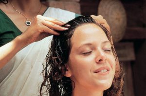 Hair-oil-massage